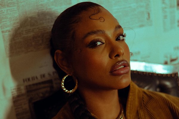 Découvrez la beauté séduisante de l'abaya blanche contemporaine